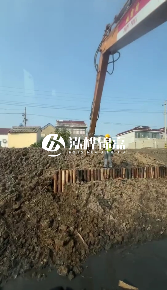 南陽挖機(jī)打木樁專業(yè)施工-打防汛木樁時選用多粗的木樁為宜？
